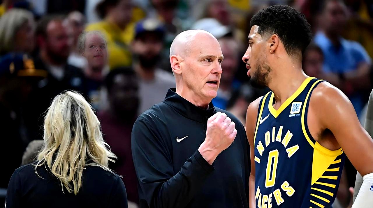 问鼎国际-包含网球超级杯上演强强对话，渝州猎隼队大胜北城银狐队，战术调整见效；赛后更衣室沸腾的词条