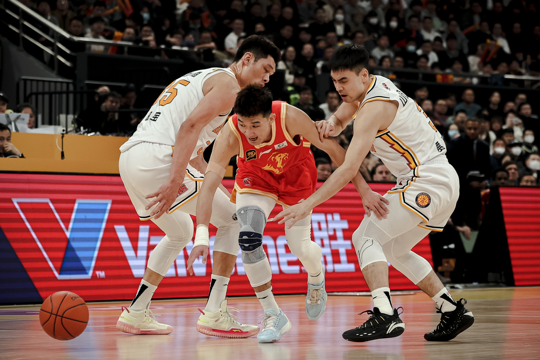 问鼎国际-今晨拜仁慕尼黑备战亚冠，门线救险细节曝光，更衣室稳定，纪律约束更严格(拜仁慕尼黑贴吧)