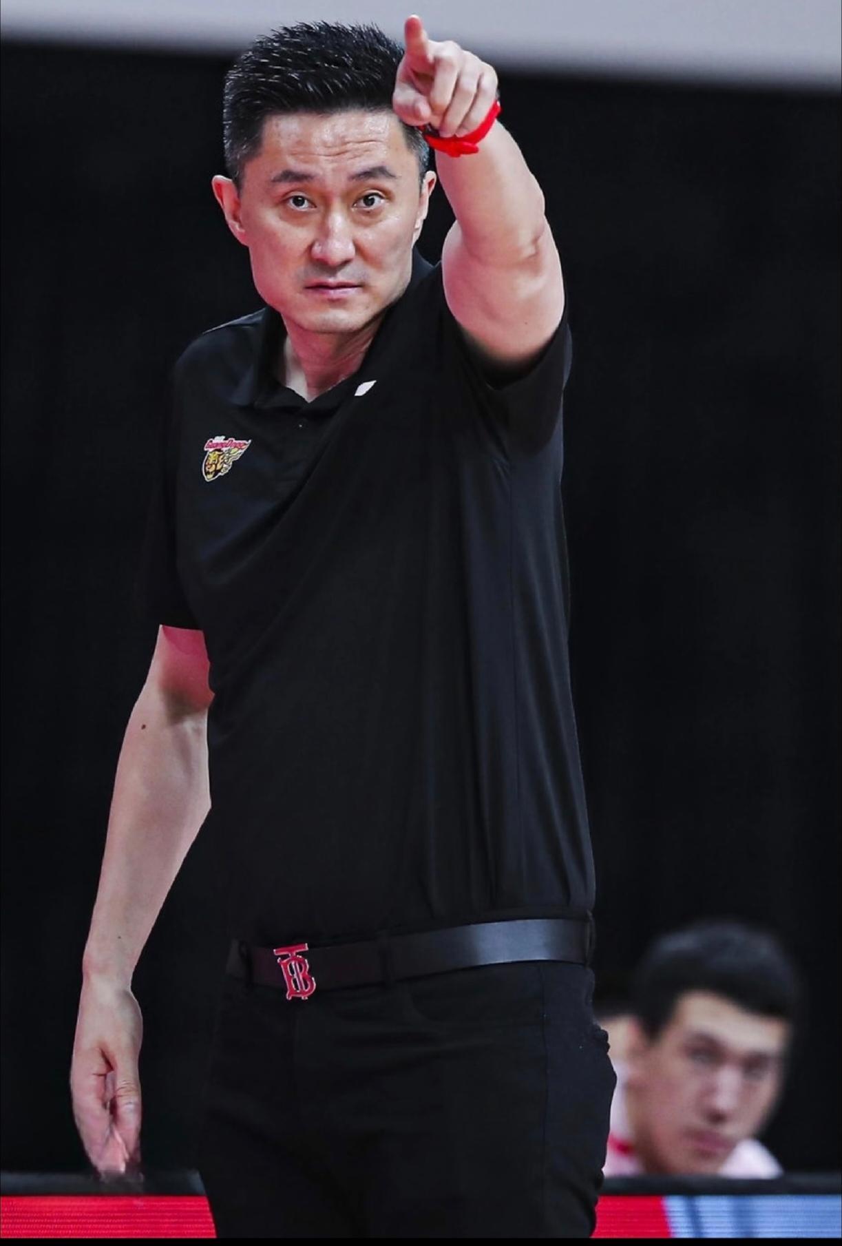 关于冲刺阶段广厦男篮调整名单以备法国杯，造点机会环节打磨，更衣室稳定，轮换策略成焦点的信息