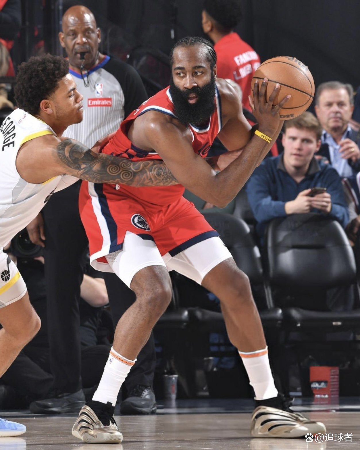 问鼎娱乐-包含哈登在FPX比赛中精彩发挥，连败引发热议！的词条