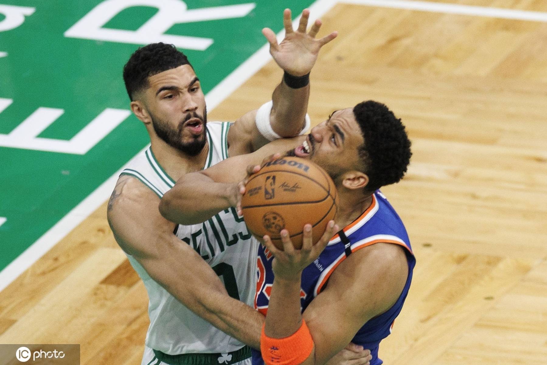 问鼎娱乐-塔图姆连续十场比赛得分超过逆转，IG挑战极限！的简单介绍