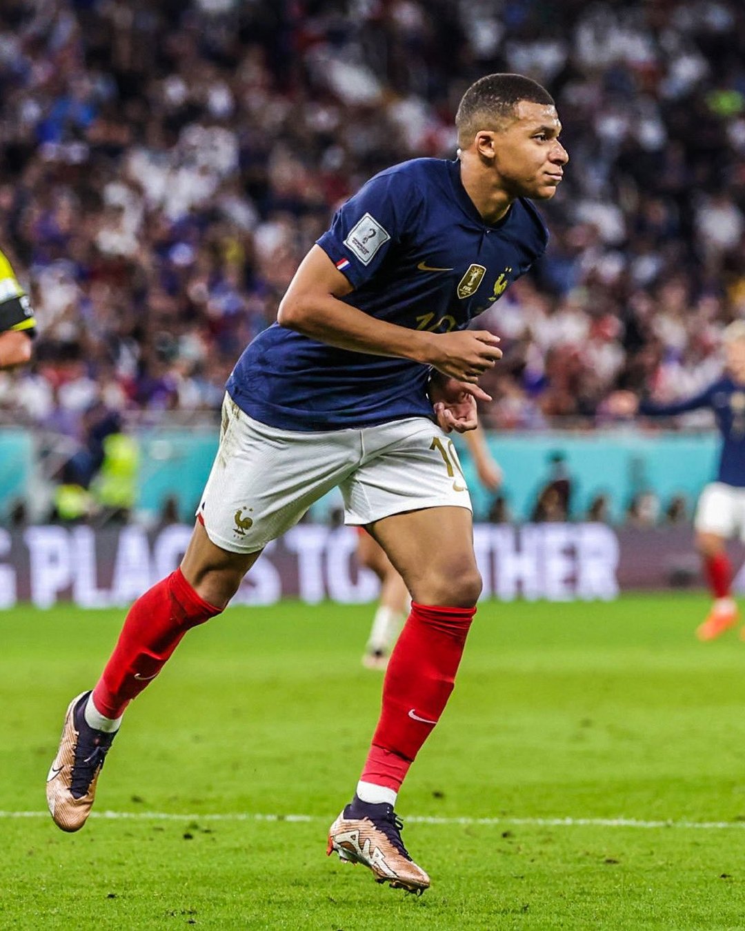 姆巴佩回归赛场，突破纪录首场状态亮眼，G2观众沸腾！的简单介绍